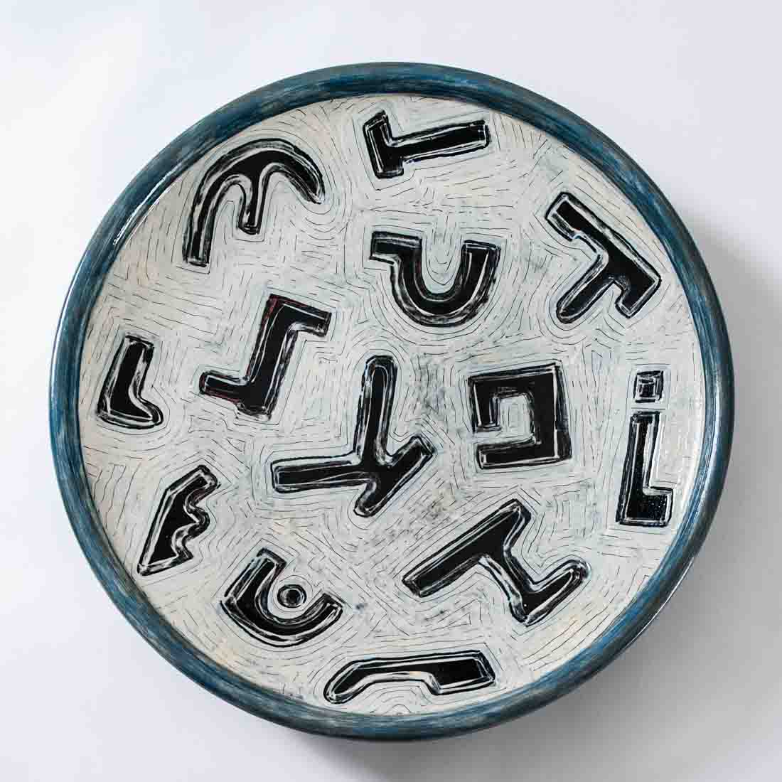 Keramiker-Sverre-Tveito-Holmen-Fad-med-ornamenter-diam-71cm- Web